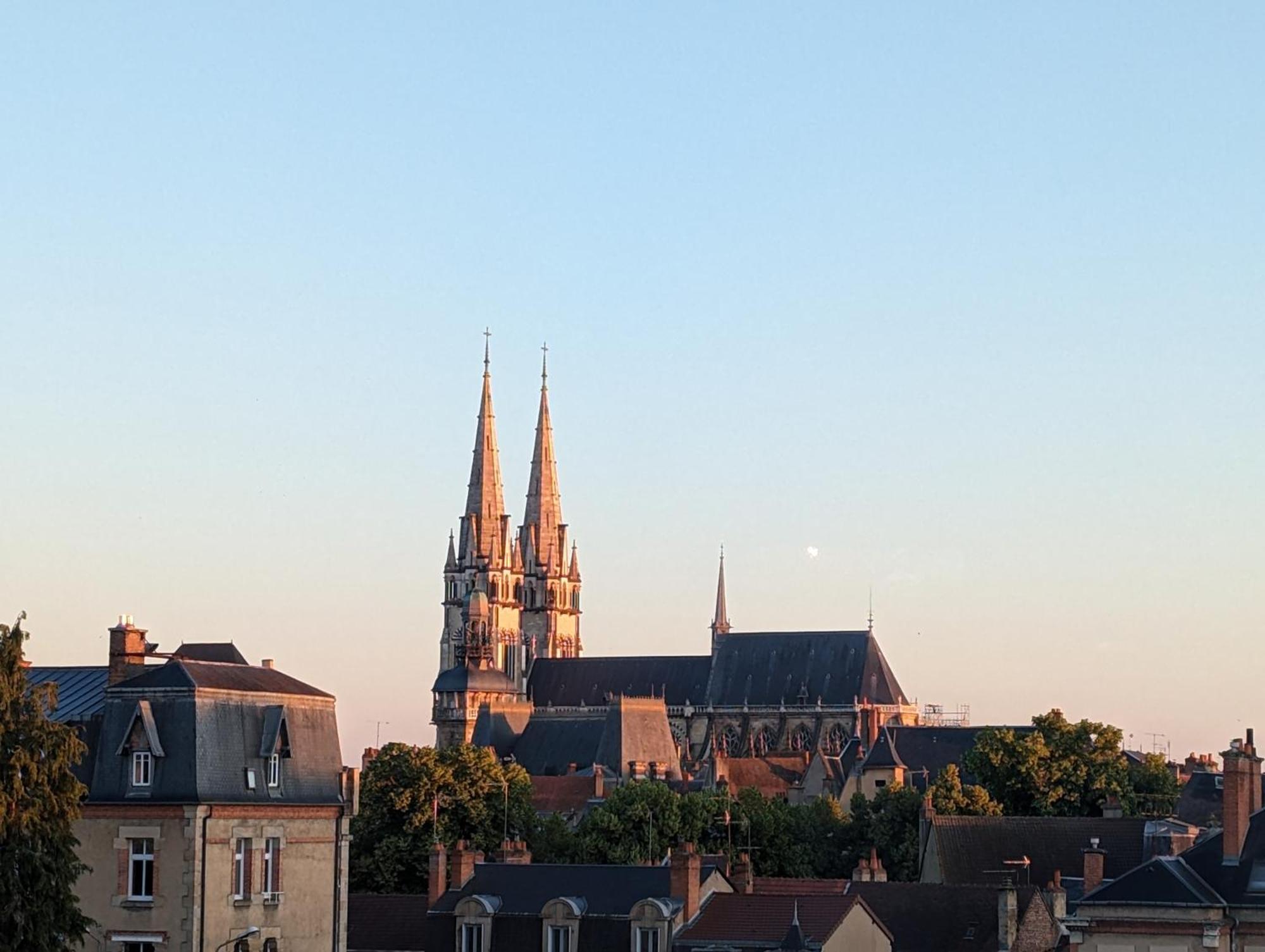 Studio 63M2 3Eme Etage Ou Chambre Dans Appartement 2Eme Etage Pour Sejours A Moulins Moulins  Bagian luar foto